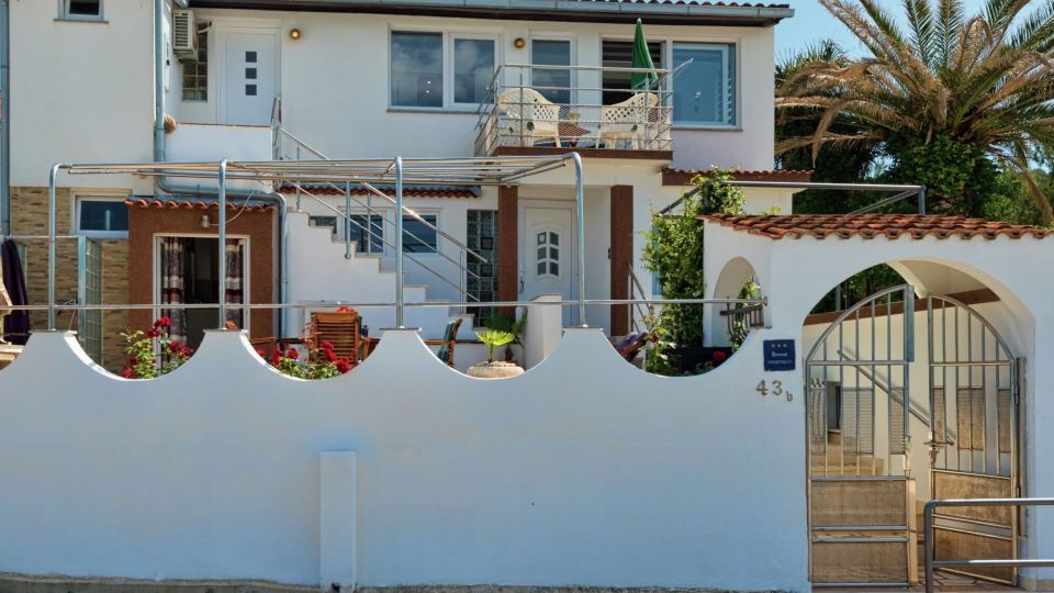 Luxurious Holiday Home in Arbanija with Hot Tub