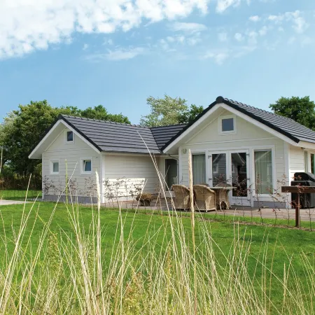 Luxurious, 2 Bathroom Holiday Home, 1,5 km from the Beach