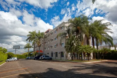Fênix Hotel Limeira Hotel dekat Estação Ferroviária