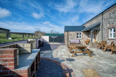 The Chaffhouse - 4 Bedroom - Llangennith