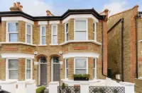Surbiton Luxury Garden House 19 Hotels near Kingston University - Seething Wells Halls of Residence