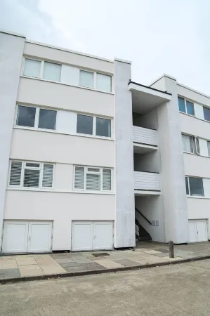 Tides - Beach Front Apartment in Bracklesham Bay