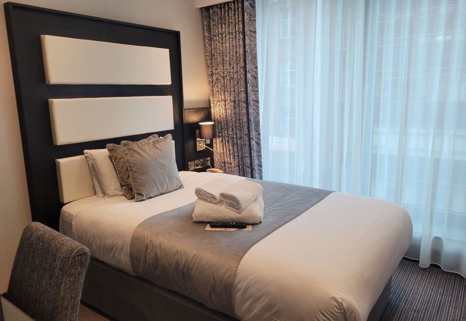 햇튼 가든 호텔 객실 내부 이미지