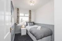 Cosy 3 Bedroom Home with Wifi Parking & Garden Hotels in Tilbury