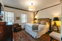 Hill Farm Inn - Manchester Hotels in Arlington