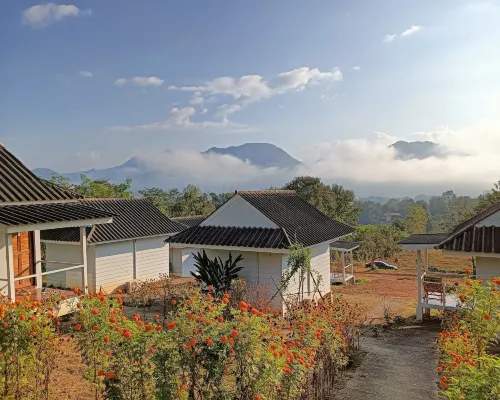 Pai Sunrise Camping Resort Hotels near The Land Split
