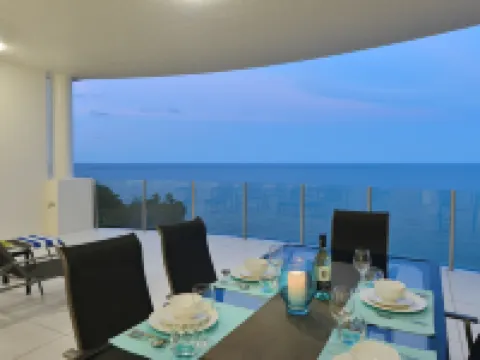 Bellevue At Trinity Beach Hotels in Trinity Beach