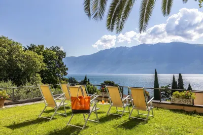 Hotel Meandro - Lake View Hotel dekat Ristorante Pizzeria Centomiglia