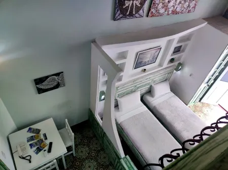 Apartment in Old Havana with free wifi, 2 twins beds and work area