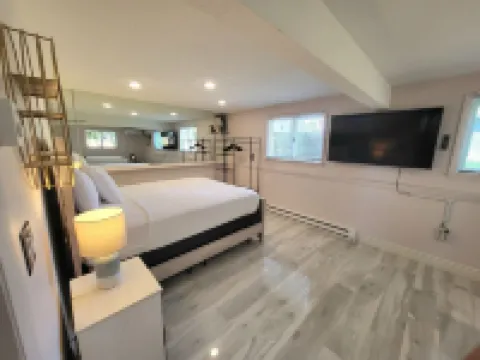 SUNSETS IN OCEAN BEACH PARK: 6 QUEEN BEDS W/ 1MIL DOLLAR VIEW OF ATLANTIC OCEAN!