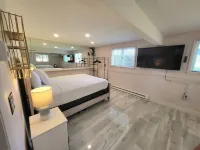 SUNSETS IN OCEAN BEACH PARK: 6 QUEEN BEDS W/ 1MIL DOLLAR VIEW OF ATLANTIC OCEAN!