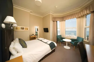 The Coast & Country Hotel Collection Hotel dekat St. David's Methodist Church