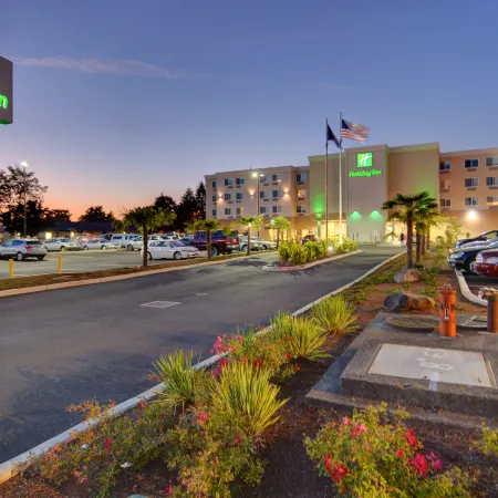 Holiday Inn SALEM by IHG