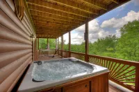 Luxurious Hot Tub and Scenic Decks - Stunning Mountain Retreat
