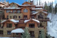 Gourmet Kitchen and Elegant Living Spaces - Exquisite Mountain Retreat