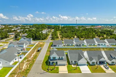 Spacious Open Layout and Lush Backyard - Inviting Family Haven Hotels near Winn-Dixie