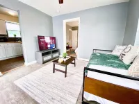 Cozy Retreat with Plush Linens - Inviting Sanctuary