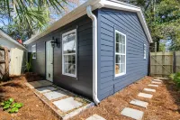 Riverland Terrace Home + Carriage House! 3BR/3BA Hotels in Charleston County