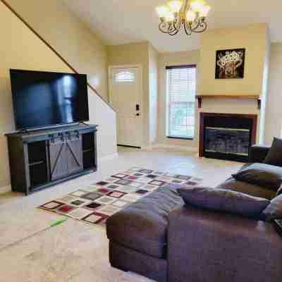 Modern Secluded 2 BR 1.5 Bath Others