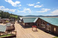 Cozy condo near ski resort with WiFi & flatscreen TVs - free shuttle to slopes Hotels in Angel Fire