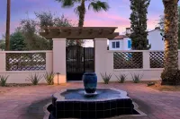 Private Patio and Community Amenities - Gorgeous Desert Oasis La Quinta Public Library附近的飯店