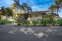 Gorgeous oceanfront house with free WiFi, stellar ocean views & beach access Các khách sạn gần Ha'ena State Park