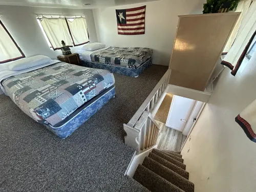 Private Deck and Hot Tub Access - Charming Ocean Cabin Hotels in Smith River