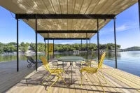 Firepit, Kayaks, Paddle Board and Lake Views - Charming Lake Retreat