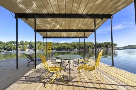 Firepit, Kayaks, Paddle Board and Lake Views - Charming Lake Retreat
