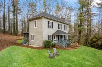 Historic Cottage with Cozy Fireplace and Screened Porch - Charming Retreat