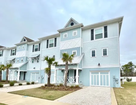 2bd 2.5 bath with beach club, pools, hot tub, golf