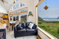 Ocean-Facing Decks and Hot Tub - Amazing Coastal Sanctuary