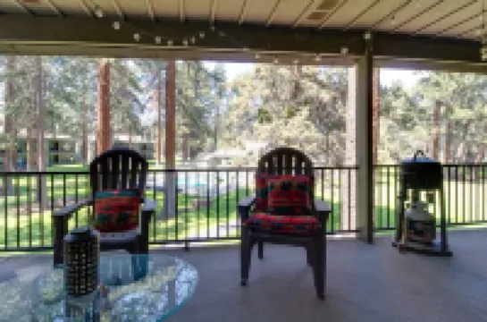 Charming Condo with Cozy Fireplace and Clubhouse Access - Delightful Retreat