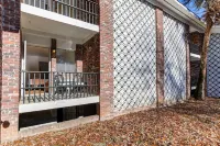 Cozy Studio with Private Balcony and Vintage Touches - Vibrant Charming Haven