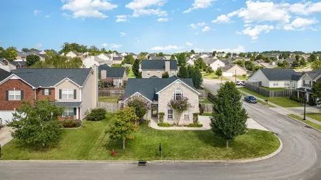 Breathtaking Views and Cozy Backyard - Spacious Family Retreat