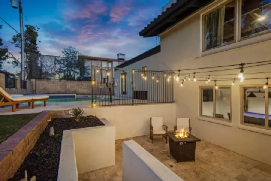 Heated Pool, Theater, Full Gym, Golf Course Access - Stunning Retreat