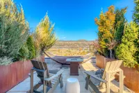 Hood River townhouse close to everything with river-view location & rooftop BBQ Hotels in Hood River