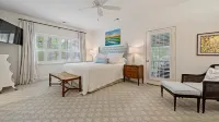 Spacious Screen Porch and Wet Bar - Stylish Coastal Retreat