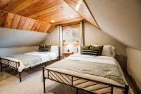 Private Hot Tub and Spacious Outdoor Patio - Luxurious Getaway 사우스 암 타운쉽 호텔