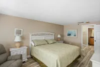 Beachfront Condo with Panoramic Views - Gorgeous Bright Retreat Hotels in Madeira Beach