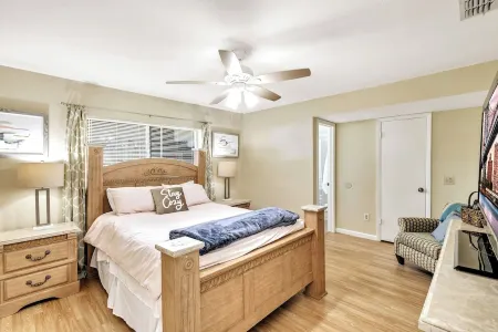 Refreshing Oasis with Massage Chair, Game Garage, Large Fenced Yard +Retro Games