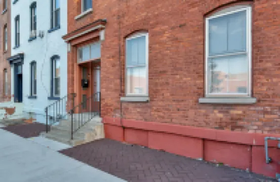 Spacious Living Room and High-Speed Wifi - Inviting Urban Retreat