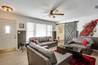 Harmony Home - 4/2 sleeps 11, 1 mile to Texas Tech