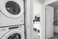Modern 3Br - Walk to Light Rail with Evcharger & Parking