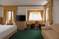 Hotel la Maison Wellness & Spa Hotels in Alleghe