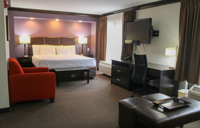 Parkwood Inn & Suites