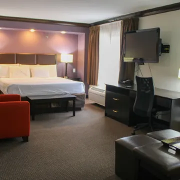 Parkwood Inn & Suites