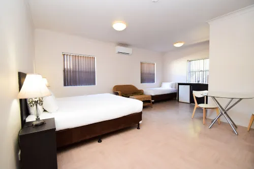 Station Hotel Motel Kurri - Motels