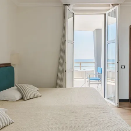 Hotel Riviera Отели в г. Анцио