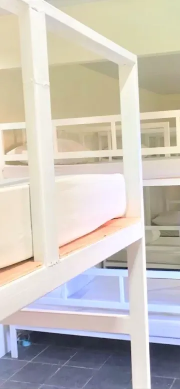 ห้องพักรวมชายหญิง 10 เตียง